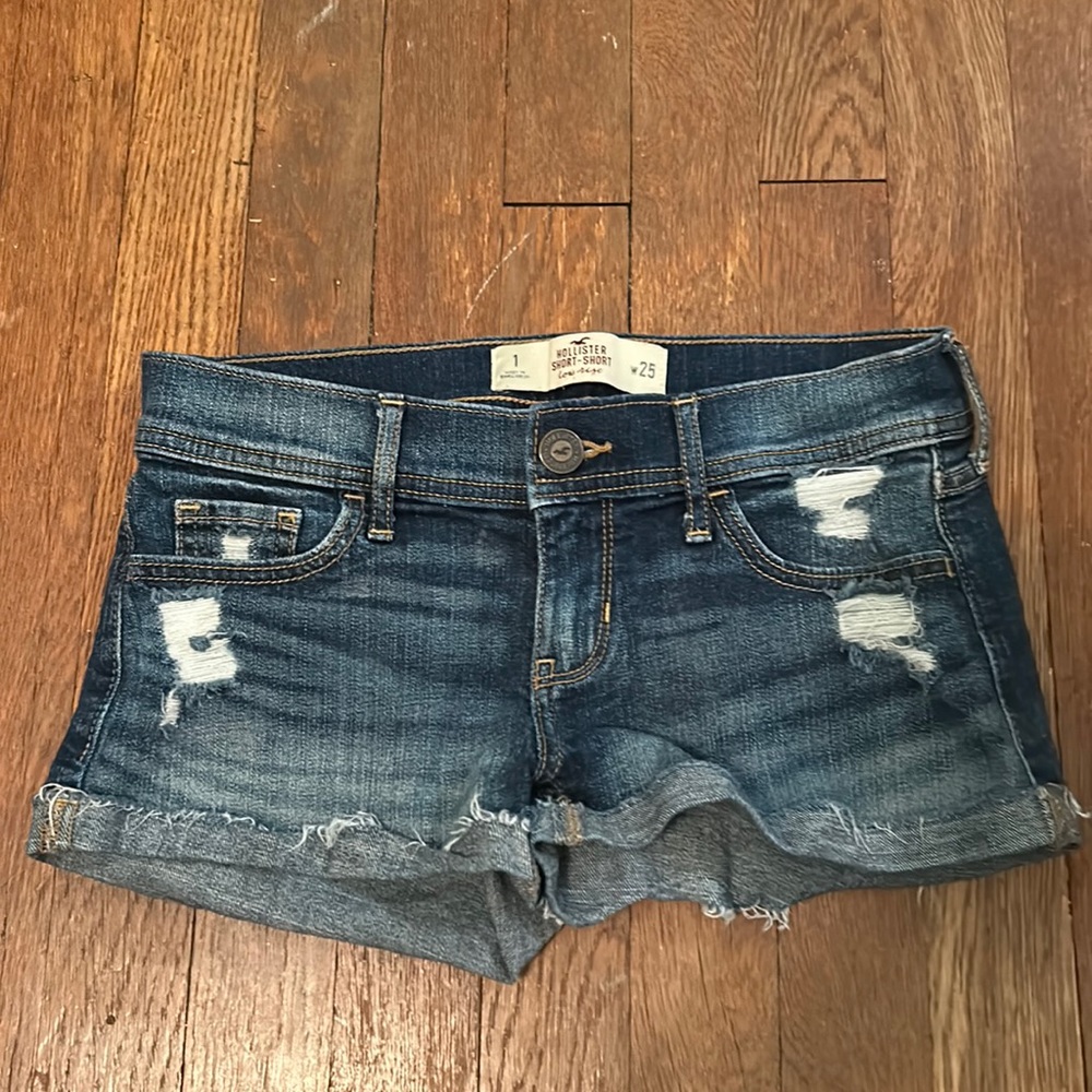 Hollister jean shorts size 1.